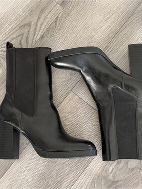 Women's Black Leather Chelsea Block Heel Boots